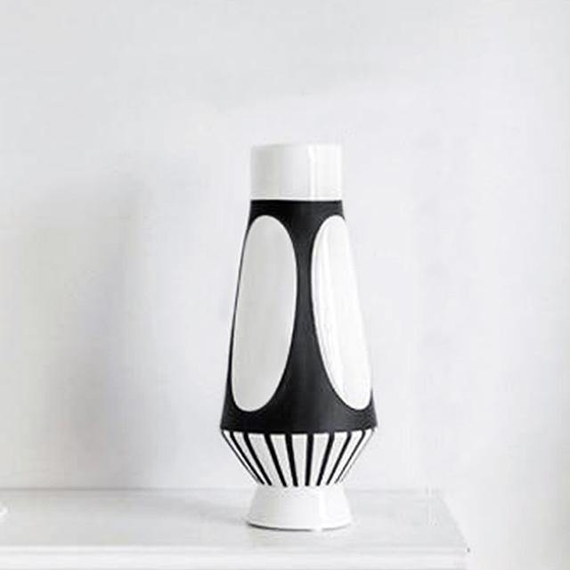 Unik Abstrakt Keramikvase i Sort-Hvid til Moderne Hjem