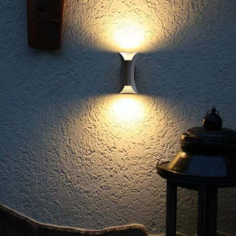Elegant LED-vägglampa med energibesparande funktion