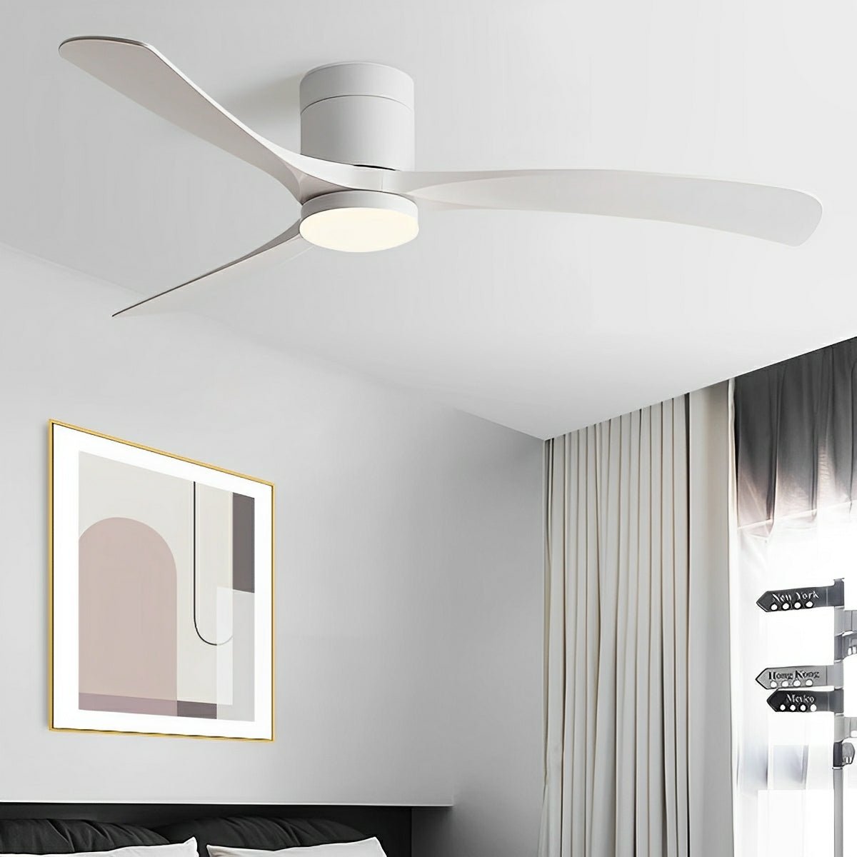 Stilren takfläkt med tyst drift och LED-lampa