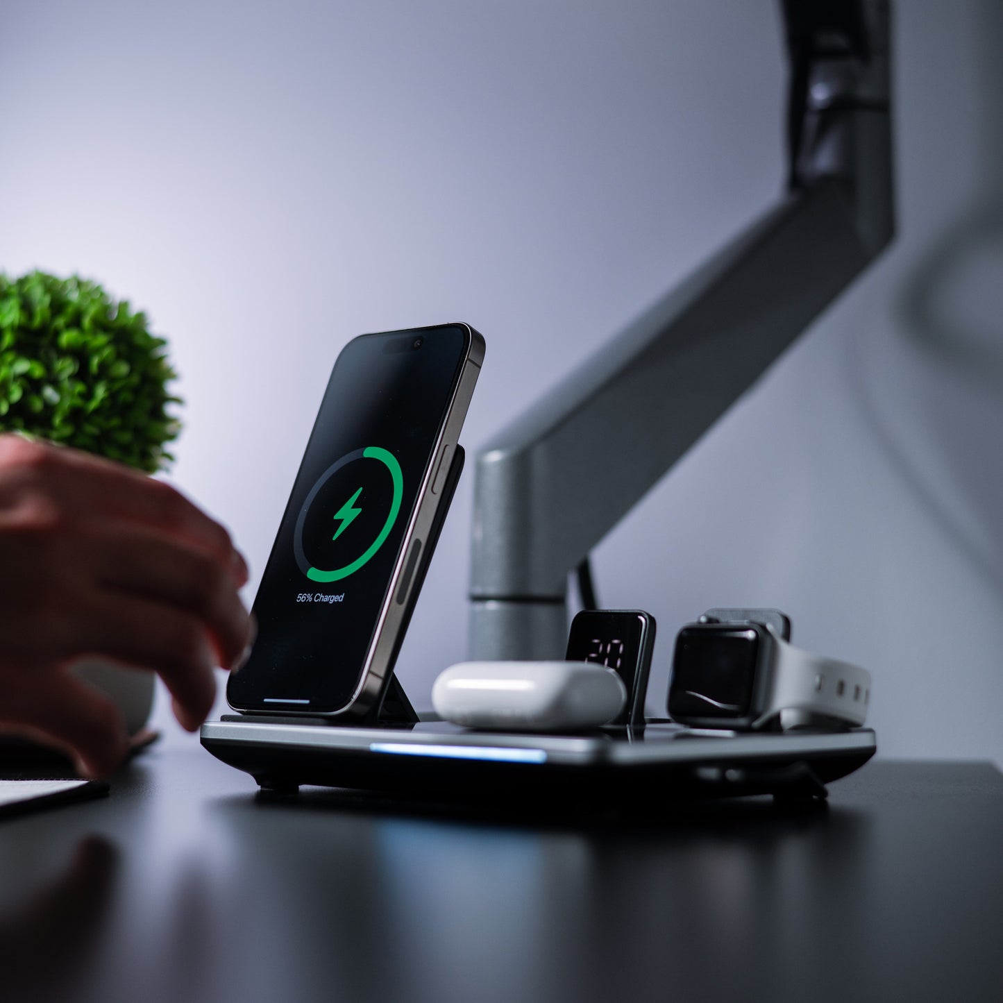 Effektiv 4-i-1 Trådløs Oplader til Apple & Qi-enheder