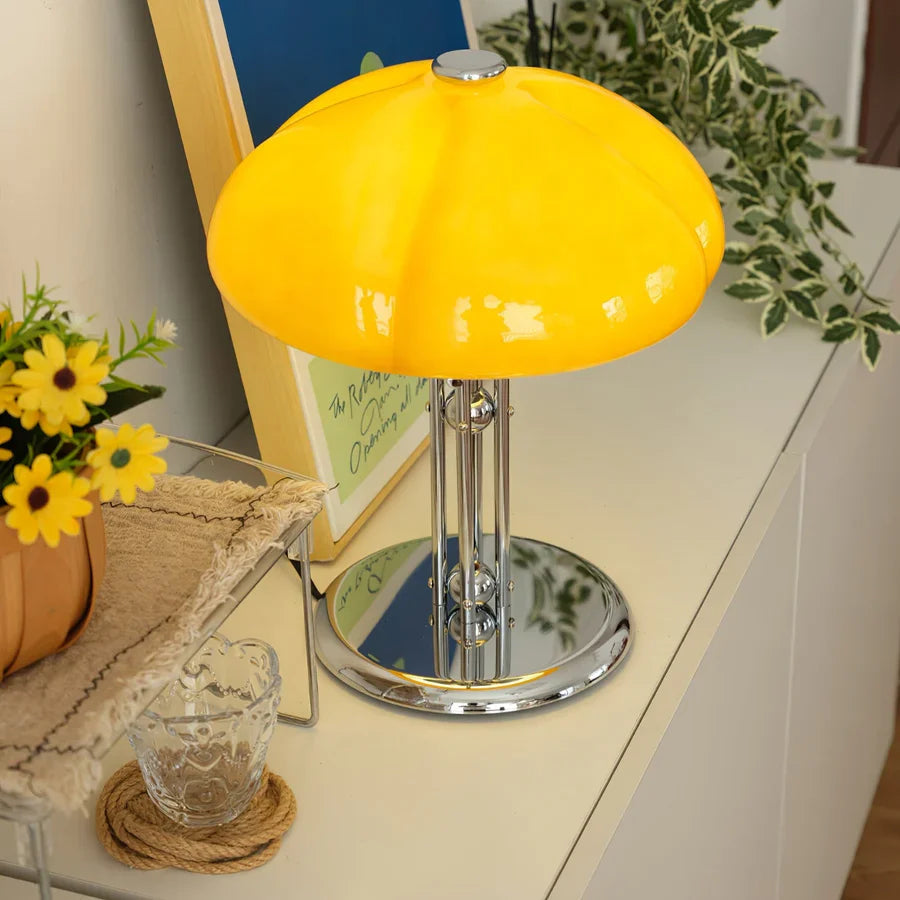 Bordlampe med Ravfarvet Glas - Skab Hygge og Elegance