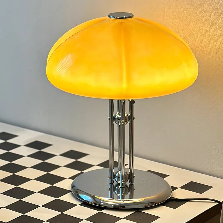 Bordlampe med Ravfarvet Glas - Skab Hygge og Elegance