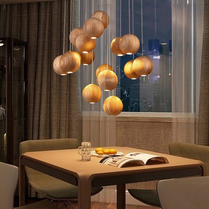 Minimalistisk träpendel med justerbar höjd och mjukt ljus