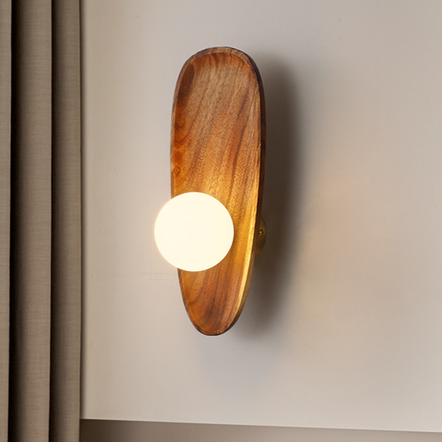 Elegant vägglampa i trä med energieffektiv LED-belysning