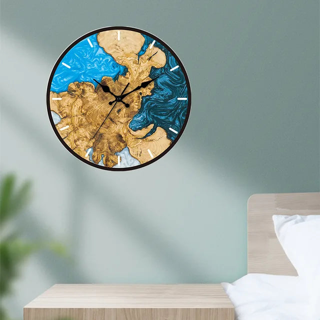 Gennemsigtig vægur i akryl med moderne design