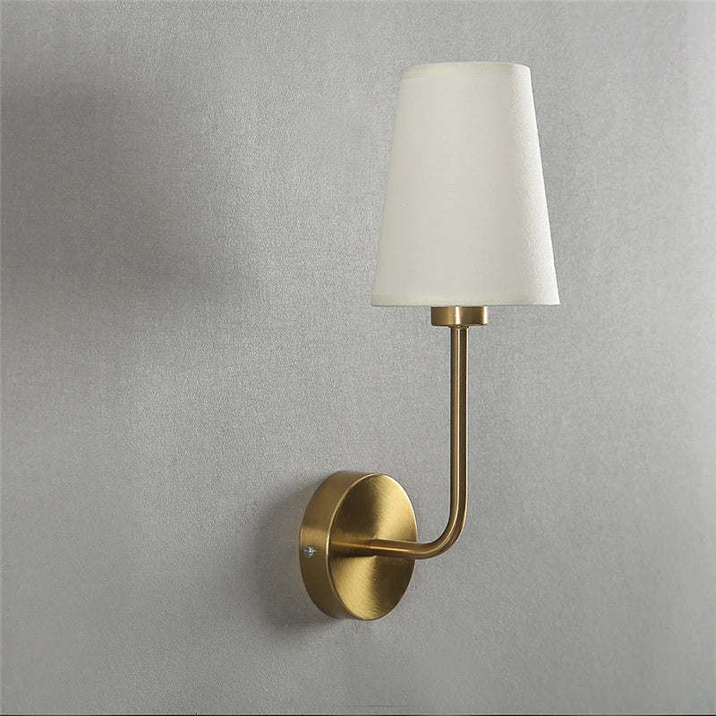 Modern Vägglampa med Linneskärm - Mjuk Belysning för Hemmet