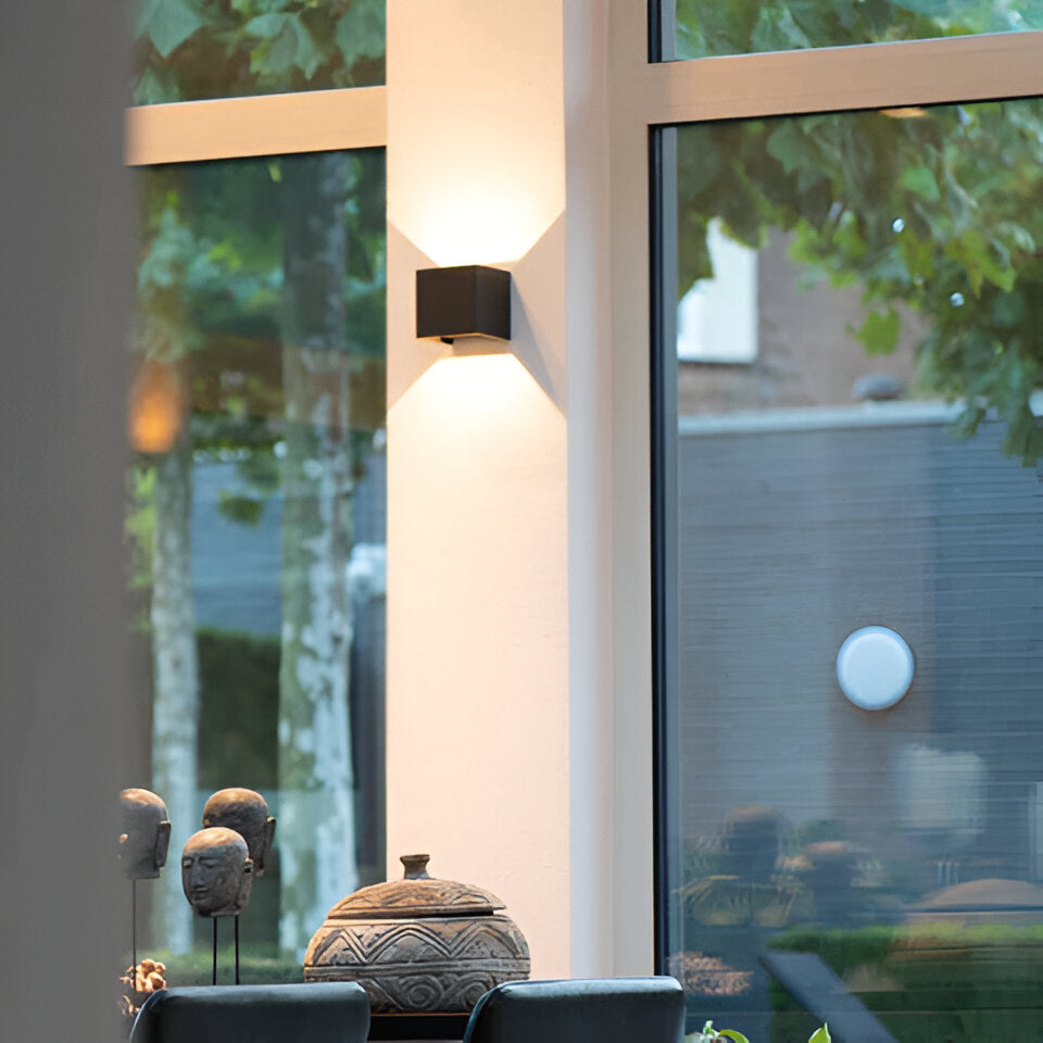 Elegant LED-vägglampa med skandinavisk design och energieffektivitet