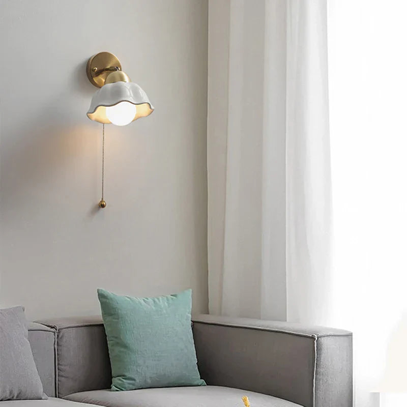 Elegant Væglampe i Keramik med Blødt LED-lys