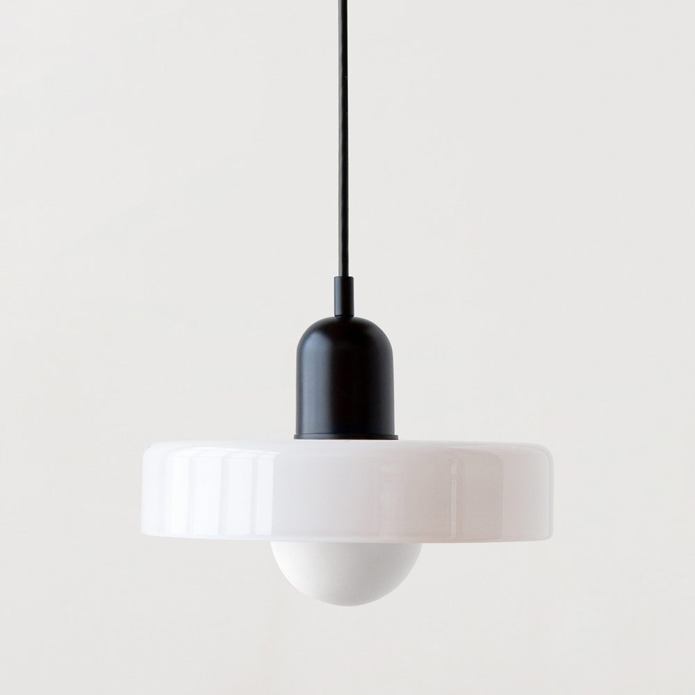 Pendellampa i färgat glas från Bauhaus
