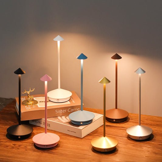 Elegant sladdlös LED-lampa för inomhus- och utomhusbruk