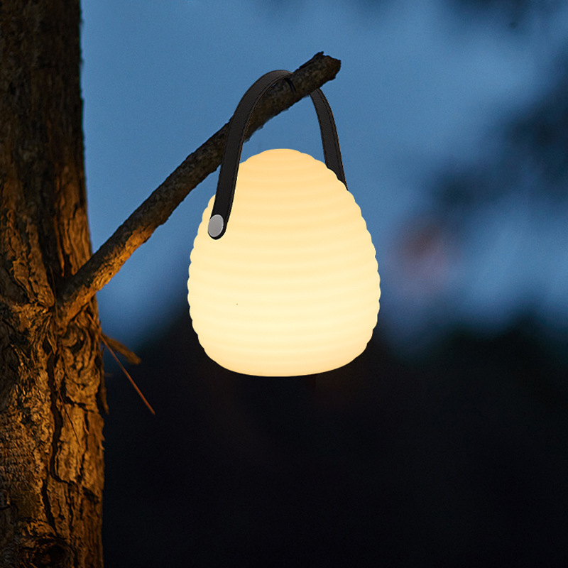 Elegant LED-utomhuslampa med färgglatt ljus till trädgården