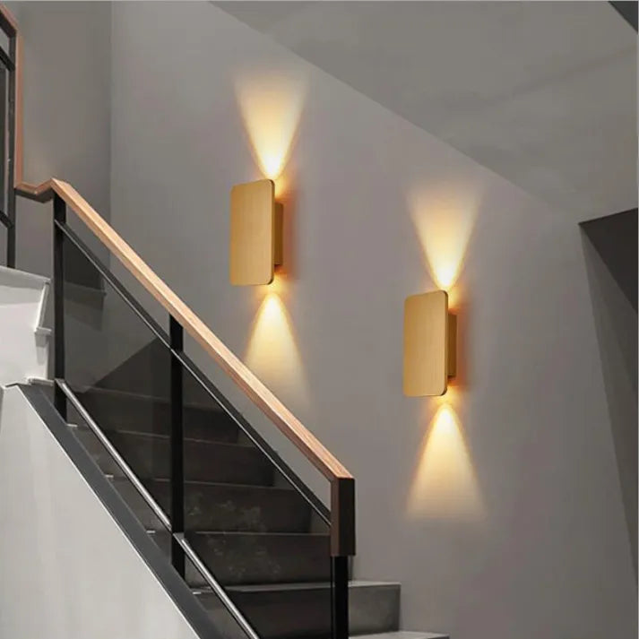 Moderne Væglampe i Metal – Elegant LED Belysning