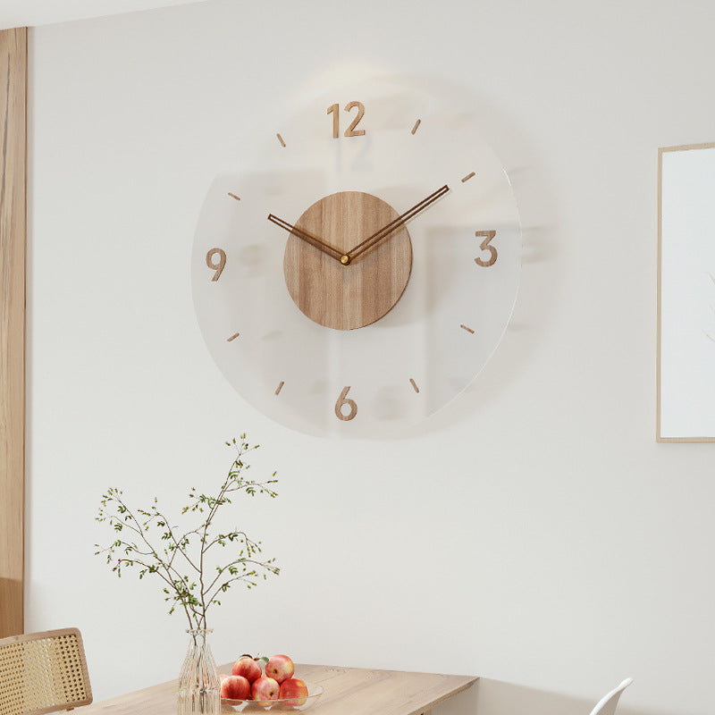 Minimalistisk vægur i træ til moderne indretning