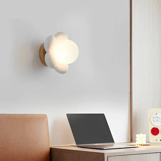 Modern LED-vägglampa i kräm för blomdesign i vardagsrummet