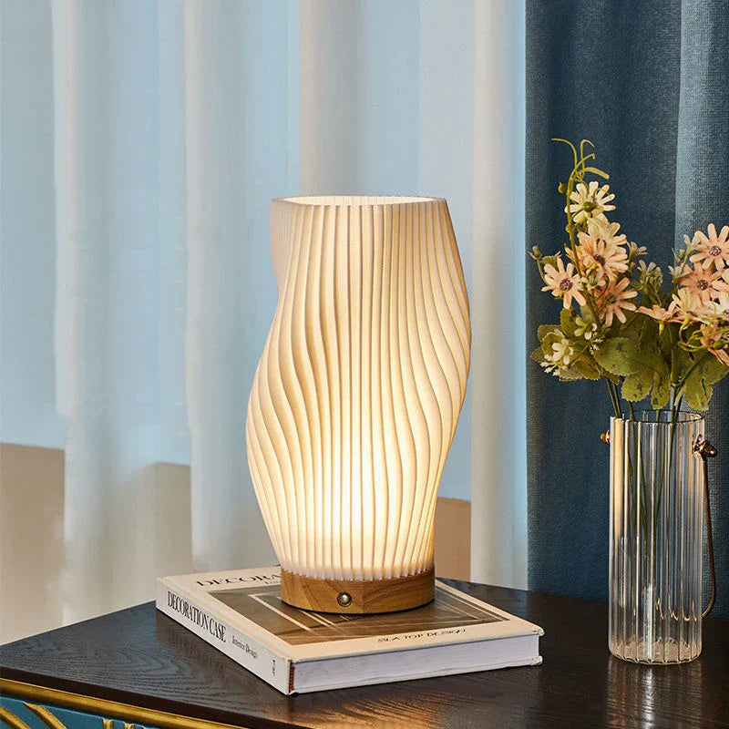 Modern Bordslampa med Dimmerfunktion och Skulptural Elegans
