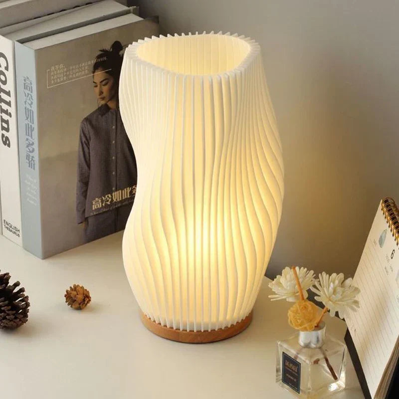 Modern Bordslampa med Dimmerfunktion och Skulptural Elegans