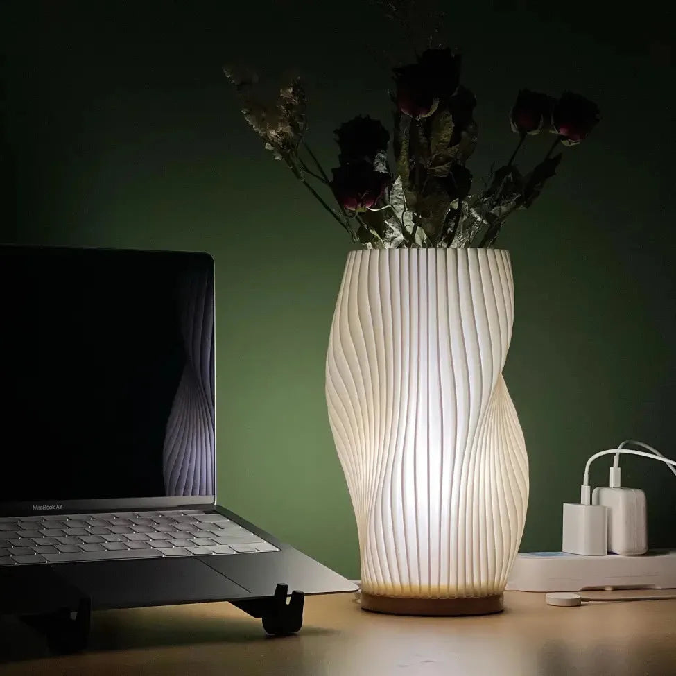Modern Bordslampa med Dimmerfunktion och Skulptural Elegans