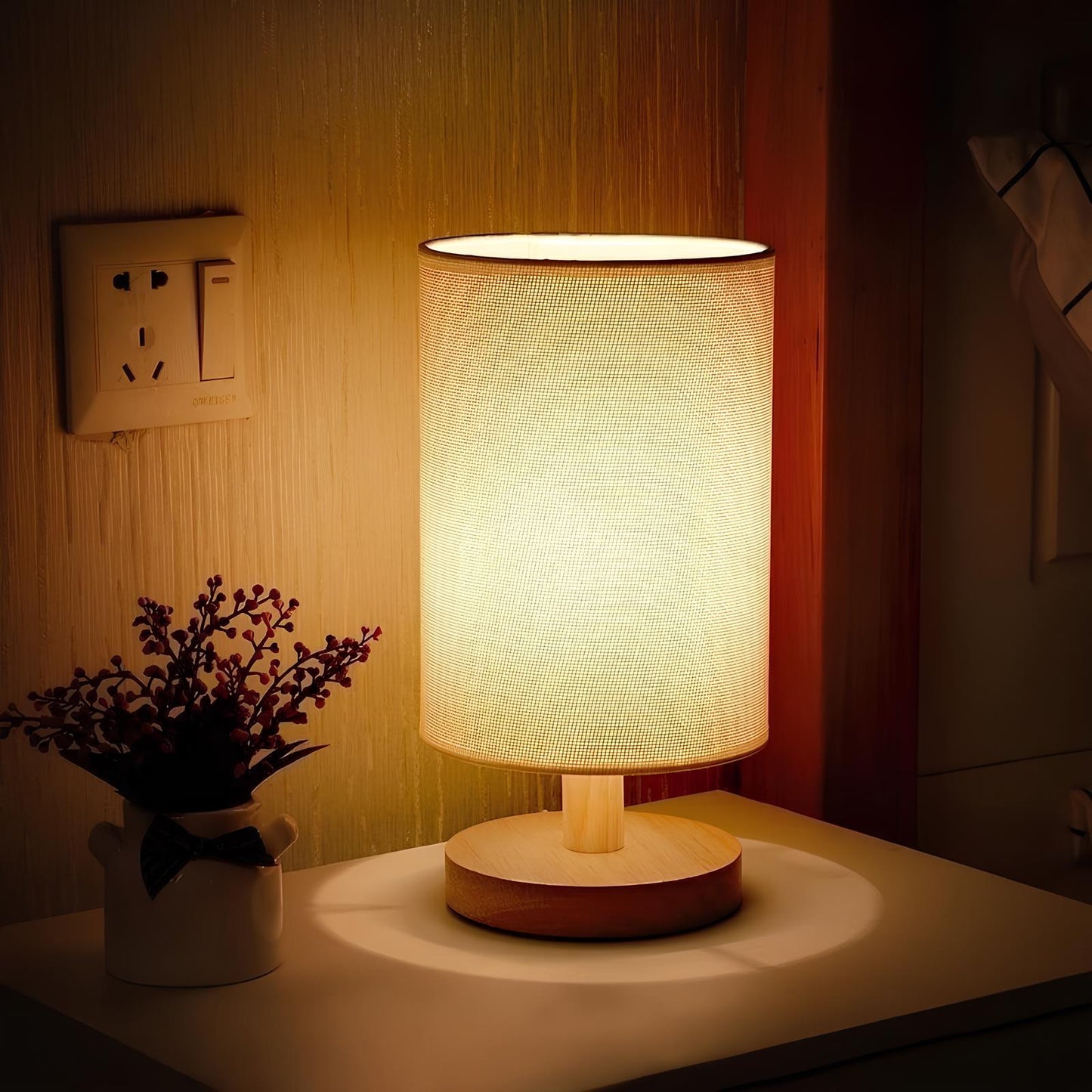 Dæmpbar Bordlampe i Træ med Justerbar Lysstyrke
