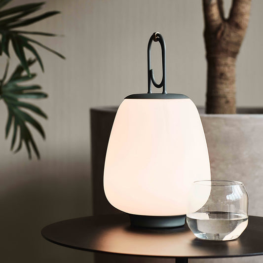 Bærbar Bordlampe med USB-opladning og Elegant Design