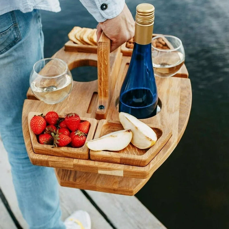 Kompakt picknickbord i trä med integrerade vinhållare