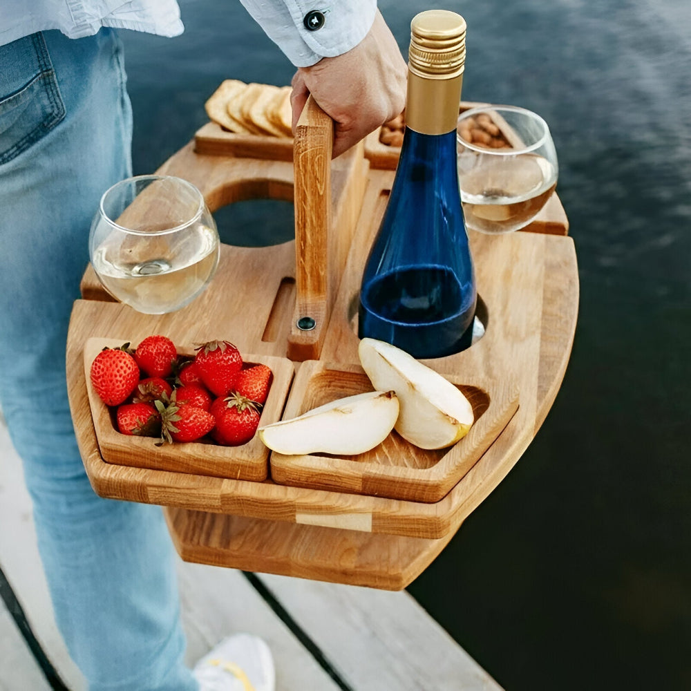 Fleksibel picnicbord i træ med vinrum – Perfekt til udendørs aktiviteter