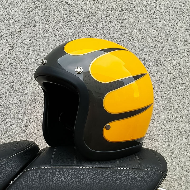 Elegant lågprofilshjälm för motorcykel med säkerhetsgodkännanden