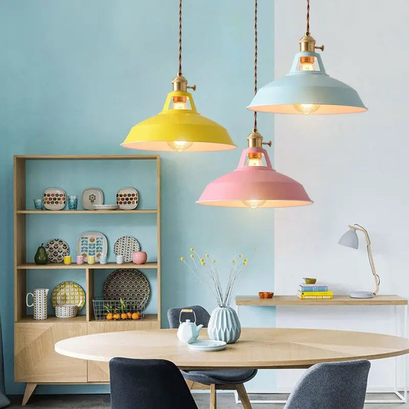 Stilren pendel i retrodesign – Perfekt för matbordet