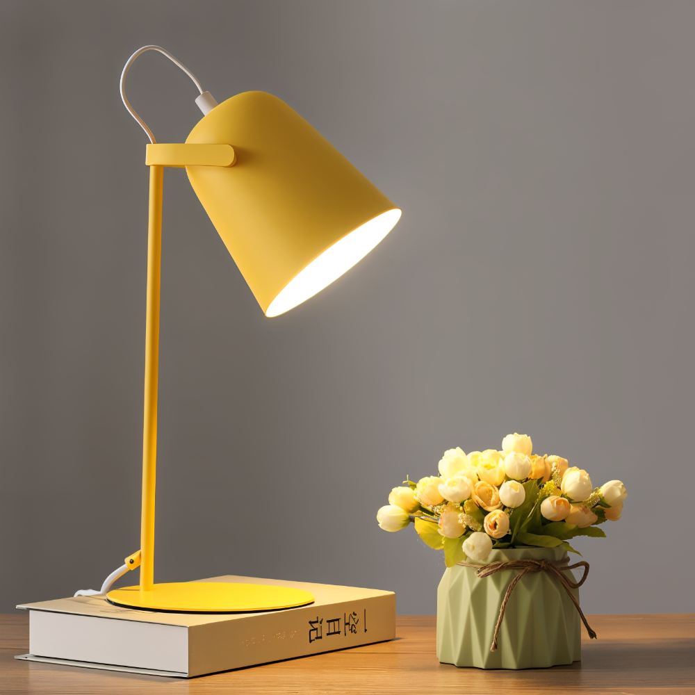 Justerbar LED Bordslampa med Vridbar Design och Ögonvänligt Ljus