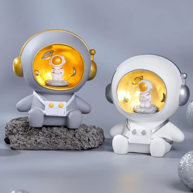 Astronaut Sparegris & Natlampe – Fortryllende Rumdesign