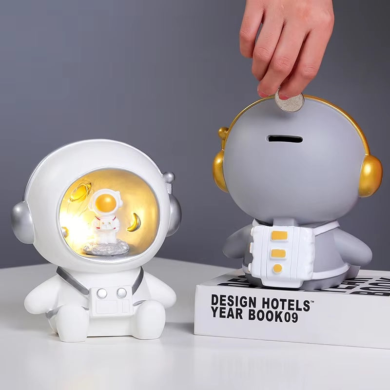Astronaut Sparegris & Natlampe – Fortryllende Rumdesign