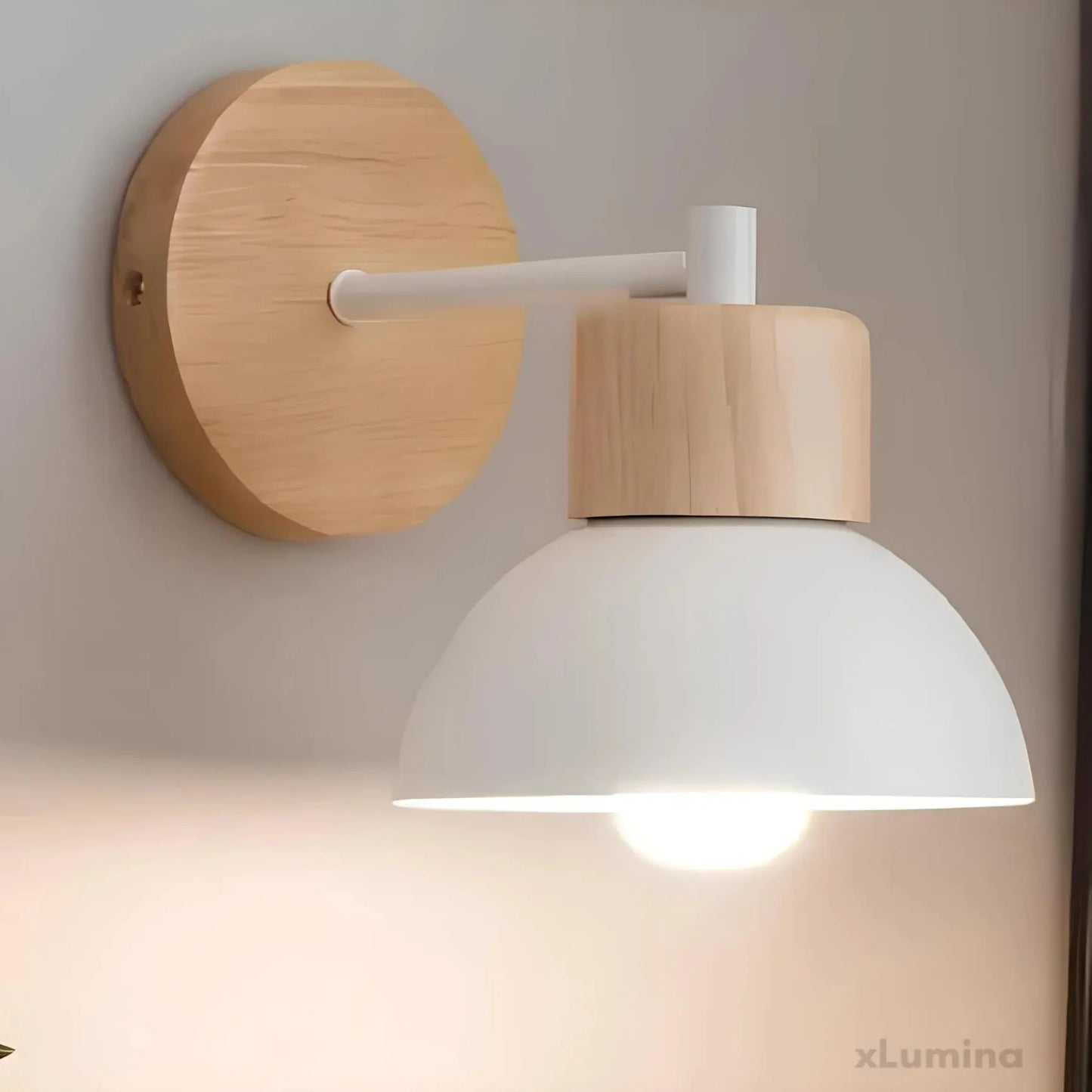 Stilren Vägglampa med Träupphängning för Mys och Elegans