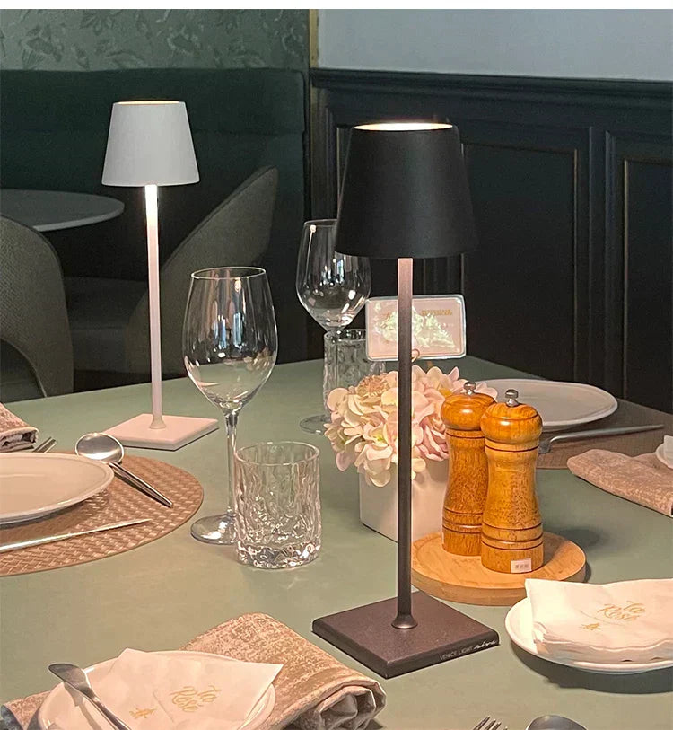 Trådløs Bordlampe med Genopladelig Komfort og Stil