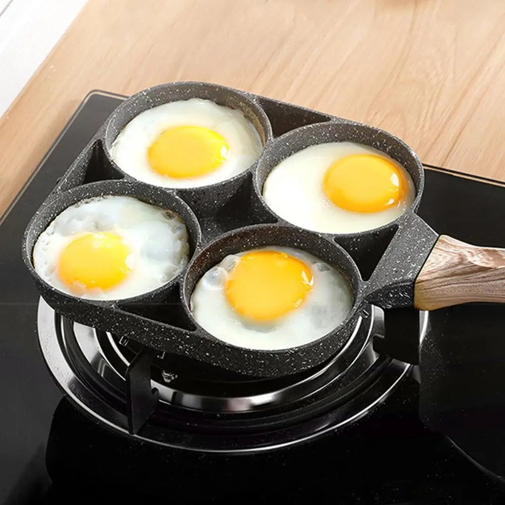 Multifunktionel pande med fire sektioner til en perfekt omelet
