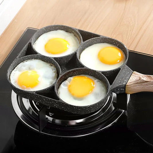 Multifunktionel pande med fire sektioner til en perfekt omelet