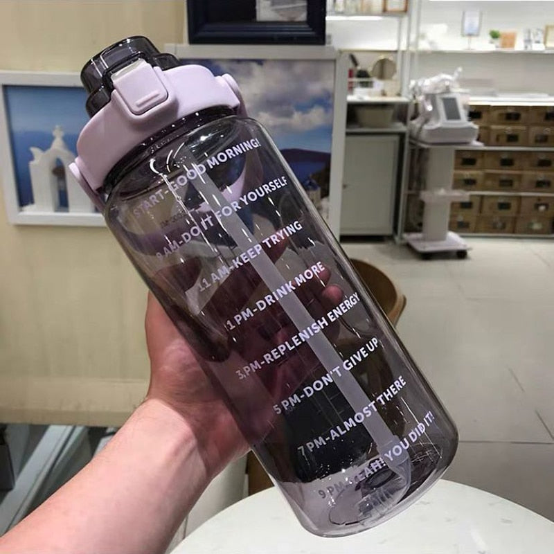 Motiverande Vattenflaska på 2L med Tidsmarkörer – AquaForte