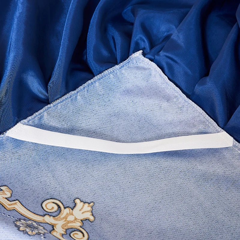 Lyxig sängklädeskant i silkessammet med elegant spets