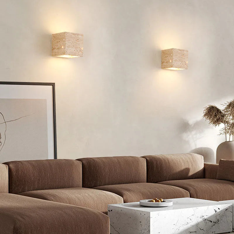 Elegant LED Væglampe i Travertinsten med Blødt Lys