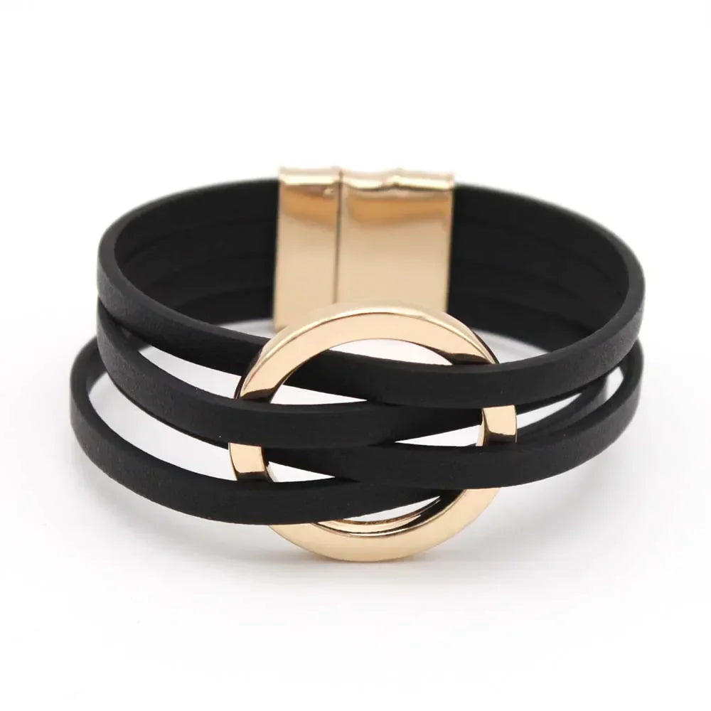 Elegant läderarmband med skiktad design