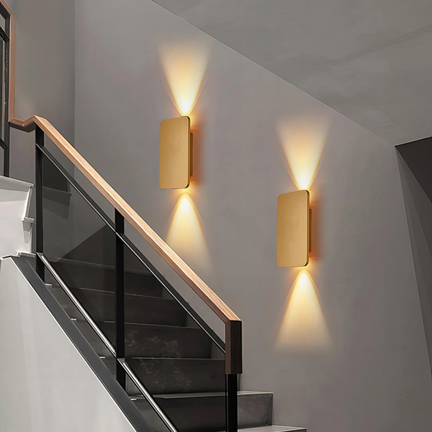 Moderne Væglampe i Metal – Elegant LED Belysning