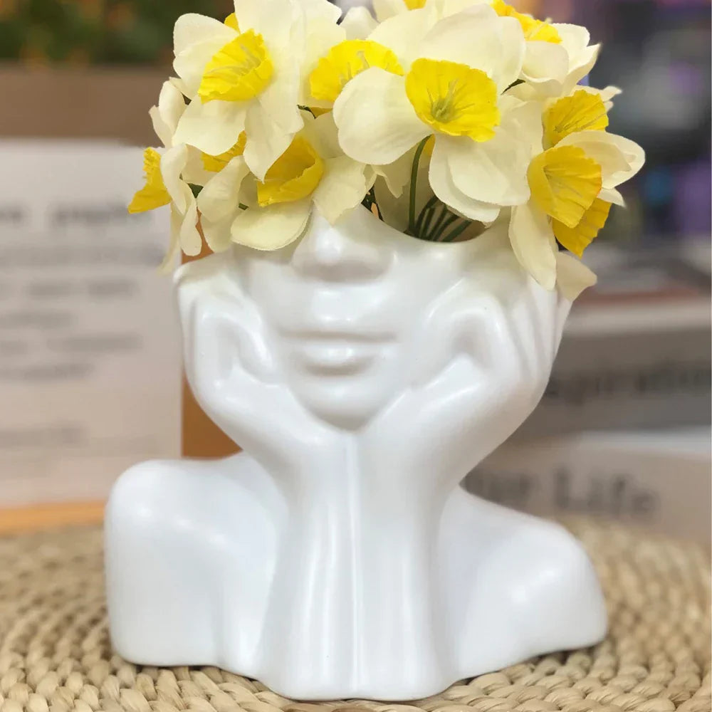 Glad blomkrukkeskulptur