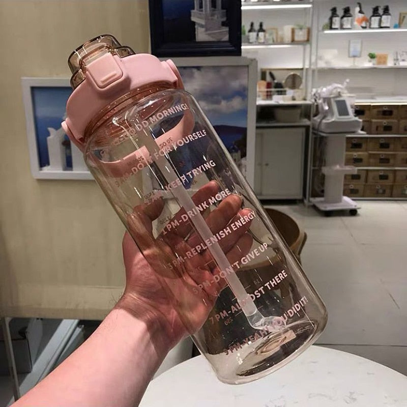 Motiverande Vattenflaska på 2L med Tidsmarkörer – AquaForte