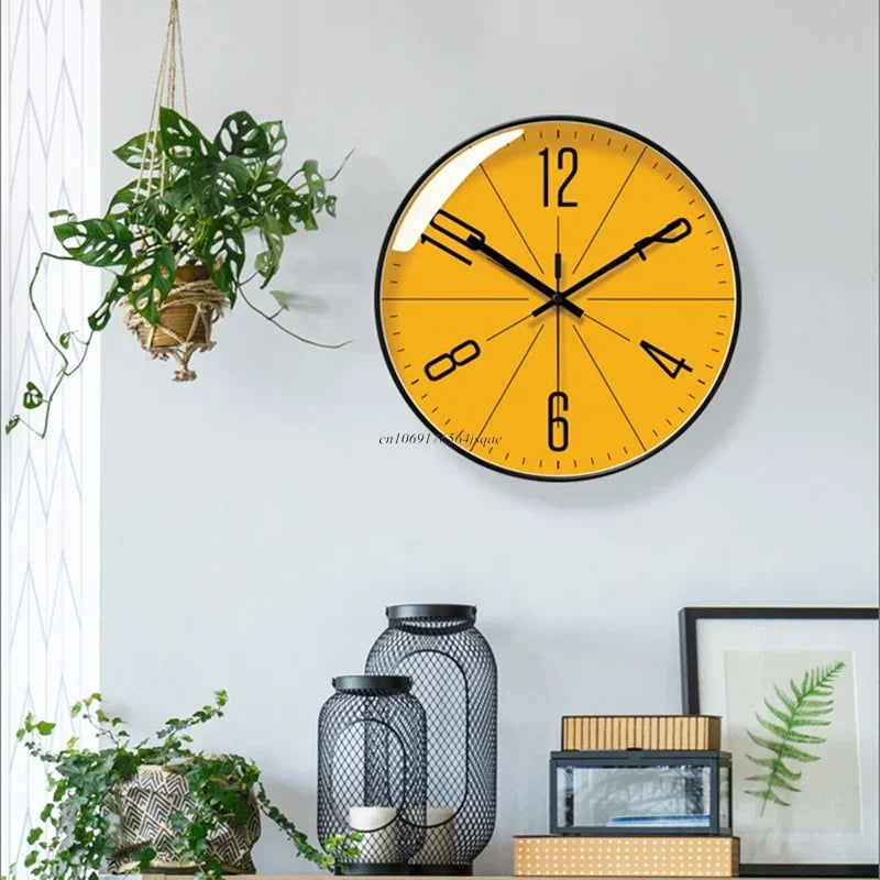 Väggklocka i Trä – Tyst Klocka med Elegant Design