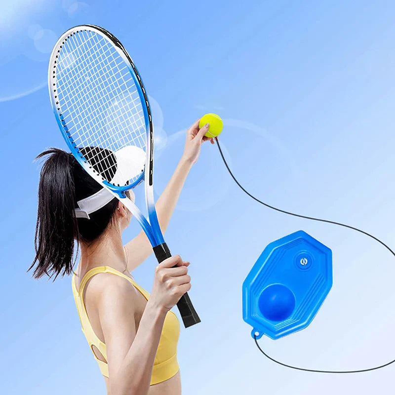 Självtränande tennis tränare med returball och snöre