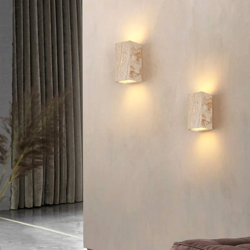 Elegant LED Væglampe i Travertinsten med Blødt Lys