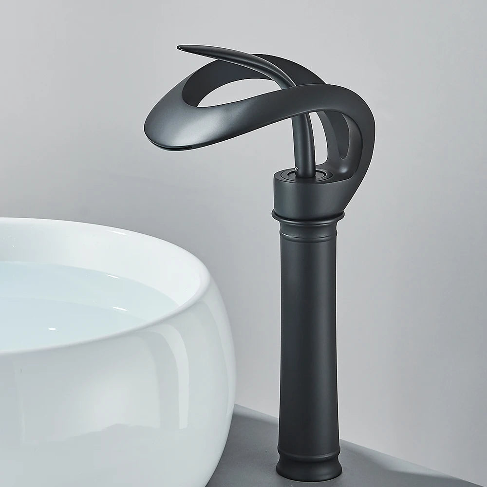 Elegant vattenkran för badrum - AquaVista
