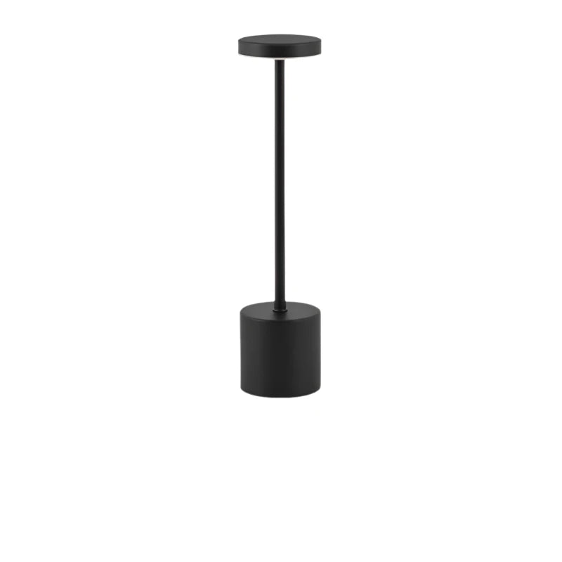 Stilfuld Bordlampe i Kremhvid