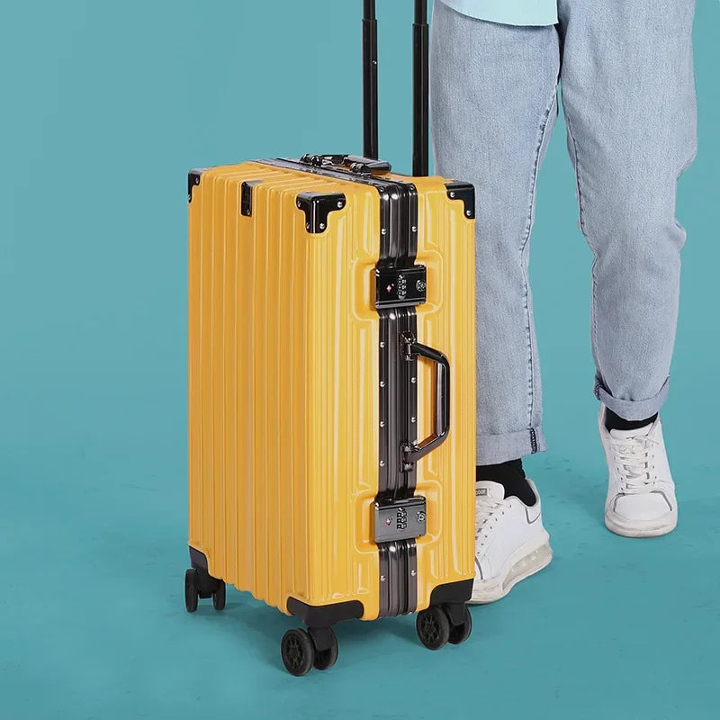 Stilfuld hård kuffert med aluminiumramme – Nordica