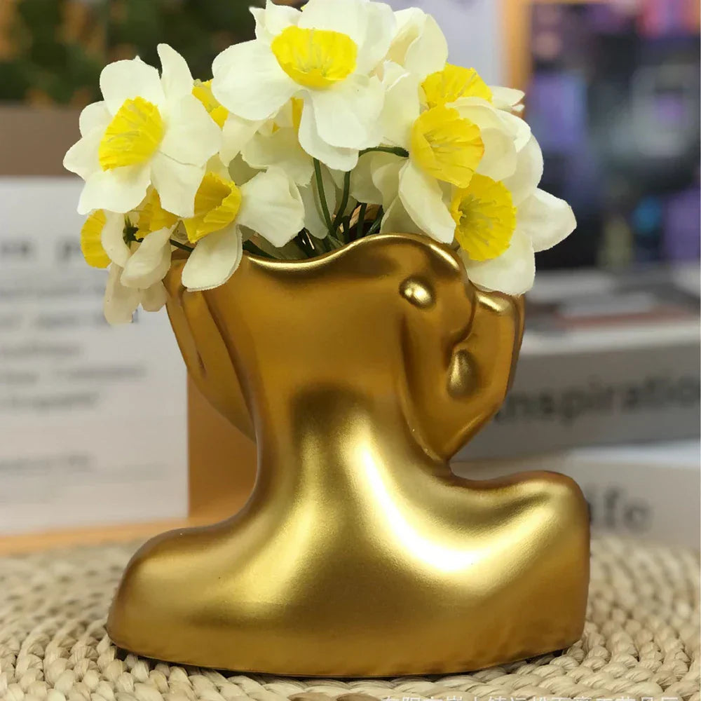 Glad blomkrukkeskulptur