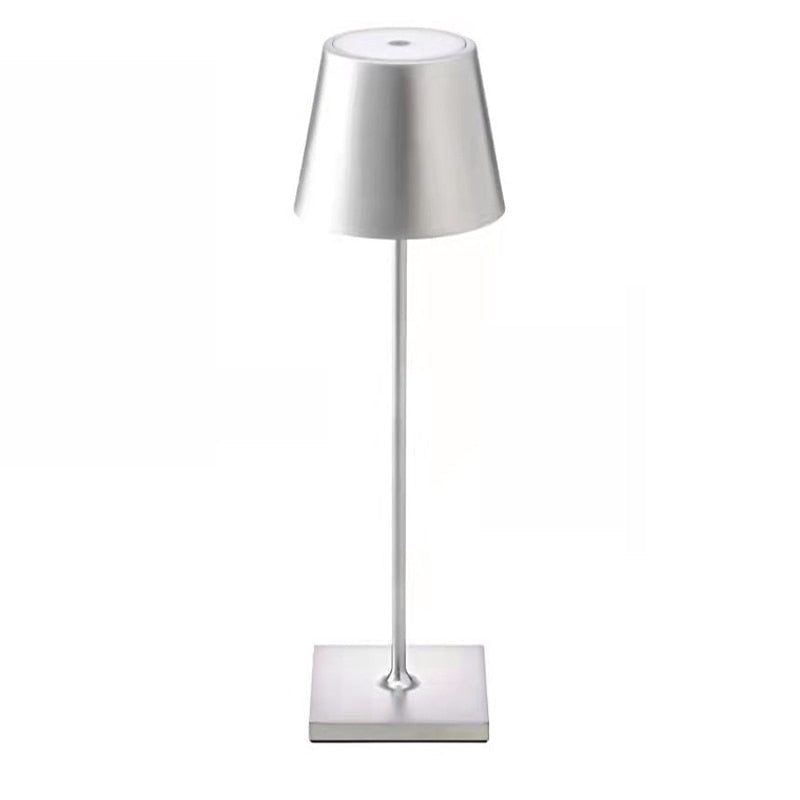 Nordisk trådlös bordslampa med justerbar ljusstyrka