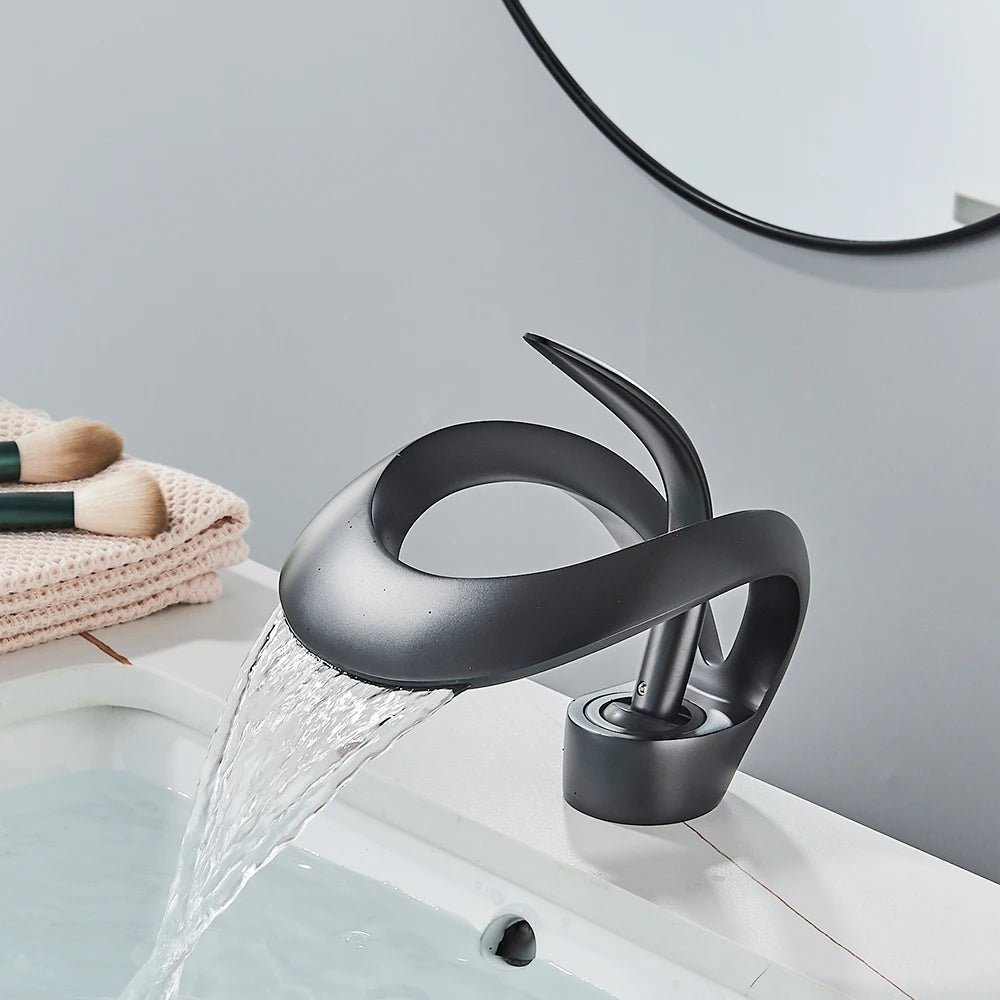 Elegant vattenkran för badrum - AquaVista